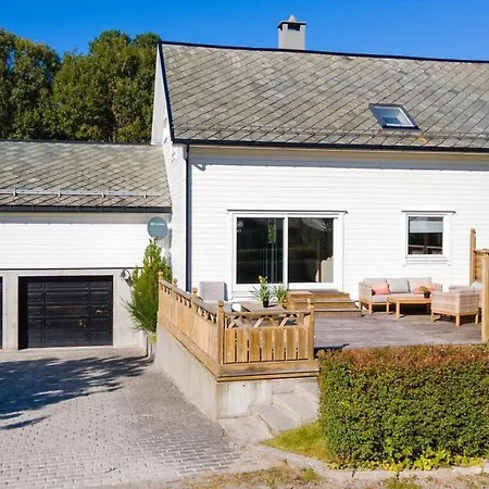 ホテル Aalesund 5 Bedroom! オーレスン