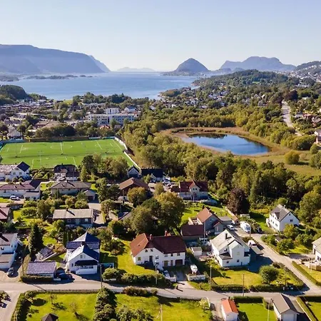 Aalesund 5 Bedroom! ホテル