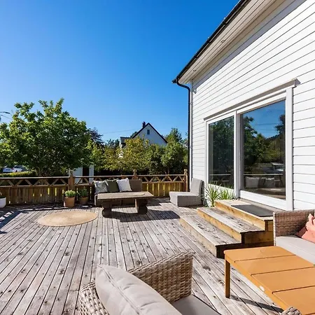 Aalesund 5 Bedroom! ホテル オーレスン