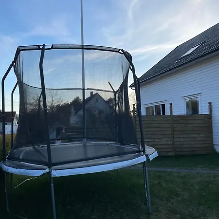 Aalesund 5 Bedroom! ホテル 4*